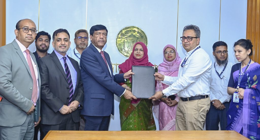 সাউথইস্ট ব্যাংক ও বাংলাদেশ ব্যাংকের সঙ্গে অংশগ্রহণ চুক্তি স্বাক্ষর